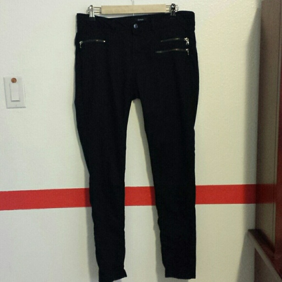 Black Jeans with Zipper Details