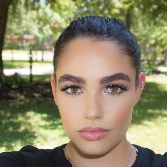 Meet your Posher, Brooke - Picture 1 of 1