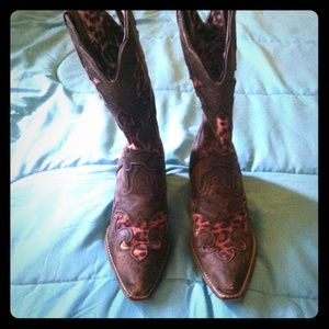 Cowboy boots. Brown leather with cheetah print.