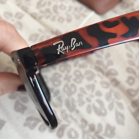 Ray Ban tortoise wayfarers w/ case
