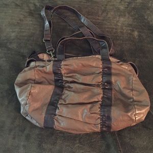 Medium brown purse