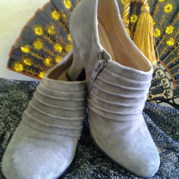 Seude heels