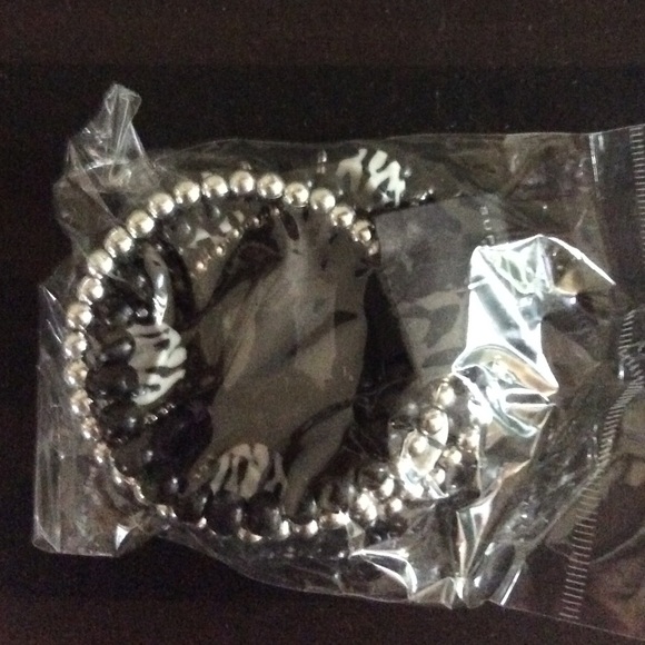 Black set of bracelets - Picture 1 of 1