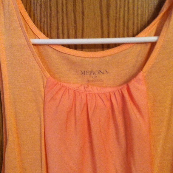 Peach colored tank top - Picture 2 of 2