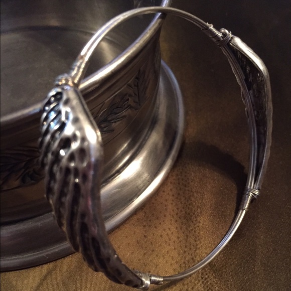 GORGEOUS SILVER WINGS