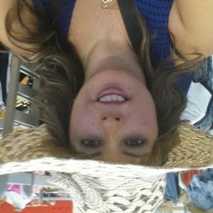 Meet your Posher, Estela