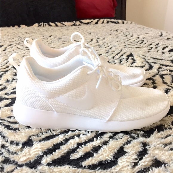 ALL WHITE ROSHE - Picture 1 of 2