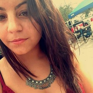 Meet your Posher, Carolina