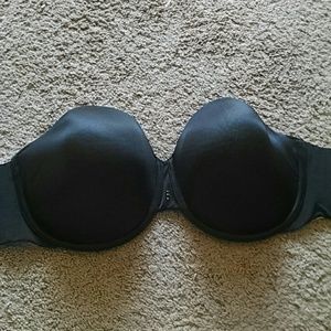 Black strapless bra