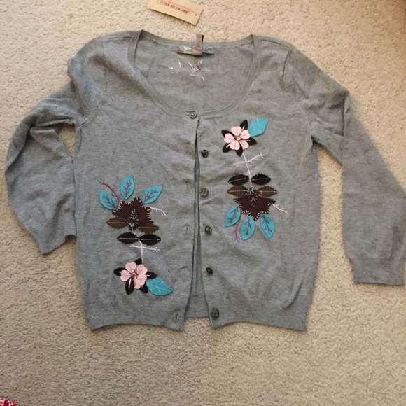 Gray vintage cardigan with flower stitching - Picture 1 of 3