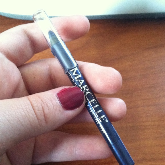 Marcelle eyeliner