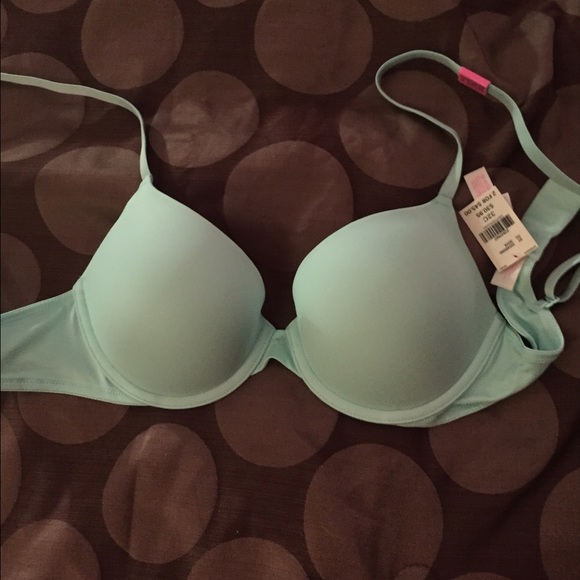 VS NWT wear anywhere bra! 💞