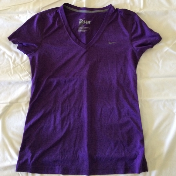 Nike Dri fit regular fit SIZE M purple. Never worn