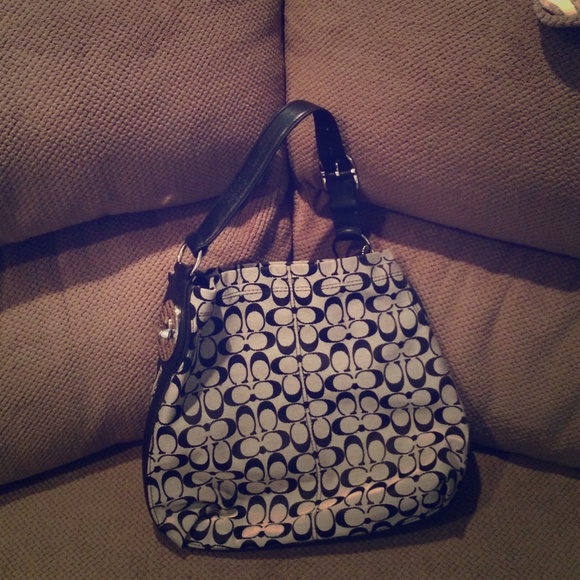 Coach Signature Shoulder bag