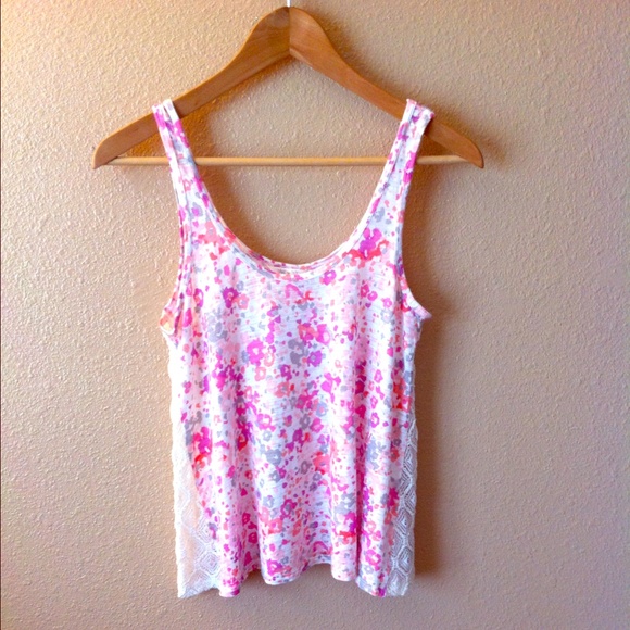 🌺Floral Top With Lace Sides🌺