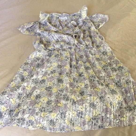 Maternity top. Light flowing fabric