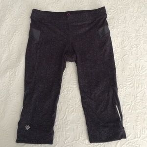 Athleta run crops size med
