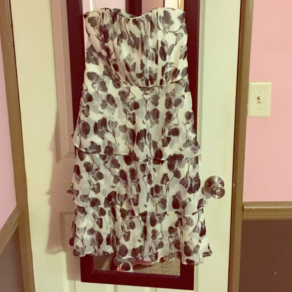 Flowy strapless dress