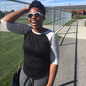 MEET YOUR POSHER! 💙