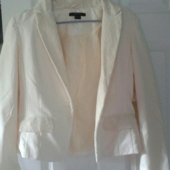 Ivory blazer w/ lace trim