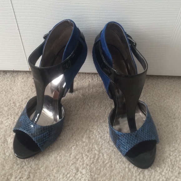 Guess royal blue & black high heels 3 in size 5.5 - Picture 2 of 4
