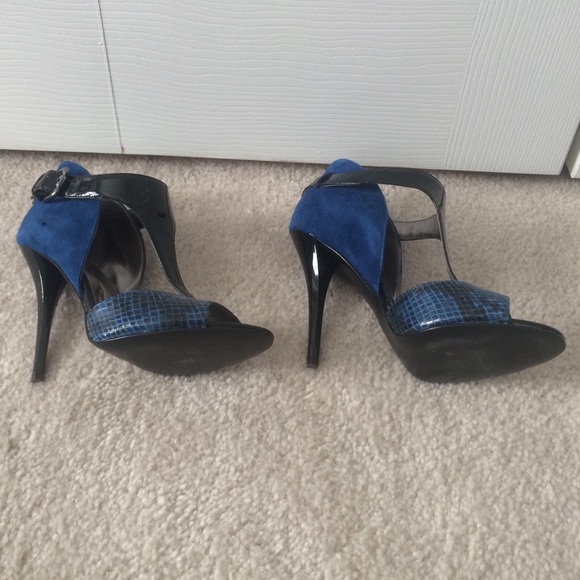 Guess royal blue & black high heels 3 in size 5.5 - Picture 3 of 4