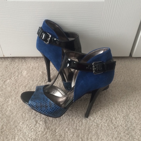 Guess royal blue & black high heels 3 in size 5.5 - Picture 4 of 4