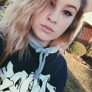 Meet your Posher, Caitlin