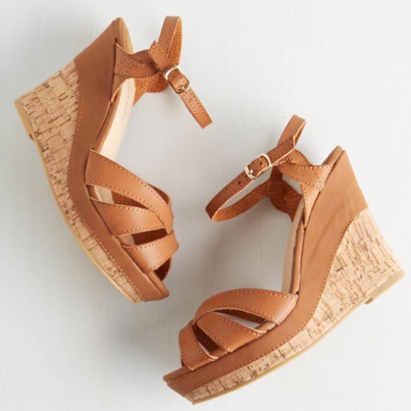 Chase & Chloe Wedge in caramel