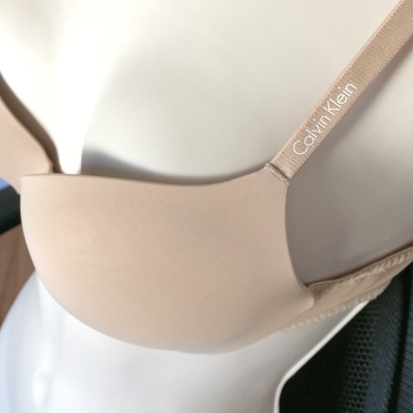 Calvin Klein 34A padded bra. Beige creamy - Picture 2 of 4