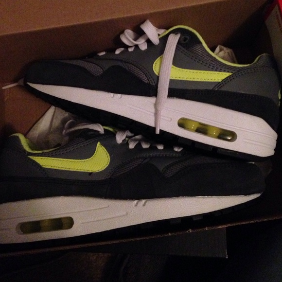 AirMax 1s never been wore want 80.