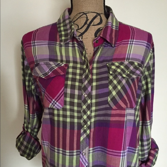 ❗️SOLD❗️Plaid Top - Picture 2 of 4