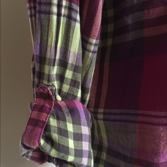 ❗️SOLD❗️Plaid Top - Picture 3 of 4