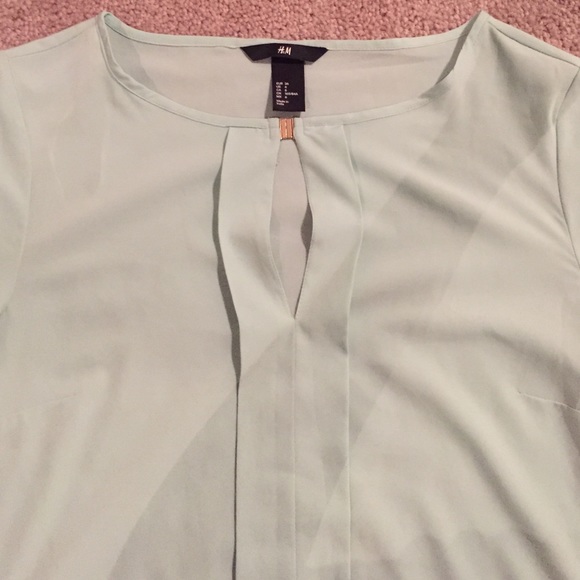 H&M sea foam top - Picture 2 of 2