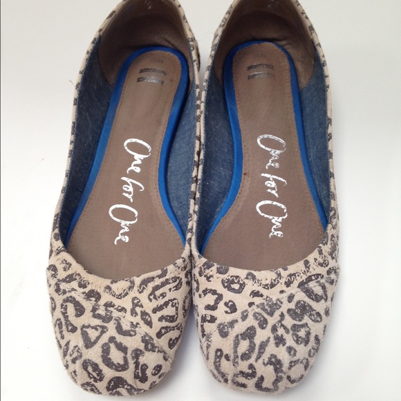 Toms leopard flats