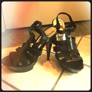 Jessica Simpson platforms