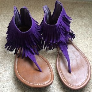 Purple fringe sandle