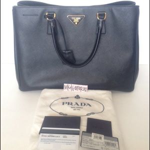 👜SOLD Prada Saffiano Lux Tote in Black