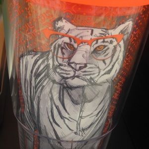 Meet your Posher, Isa