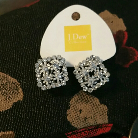 Brand new hypo-allergenic fashionable earrings