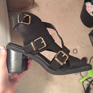 Ecoté heeled cutout bootie