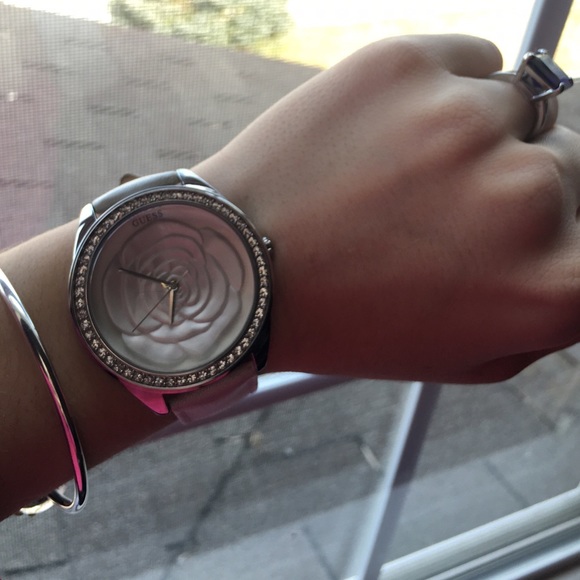GUESS Mini Rose-In-The-Round Watch in White