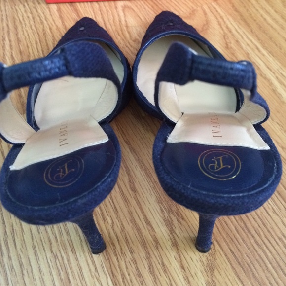 Ivanka Trump Heels - Picture 4 of 4