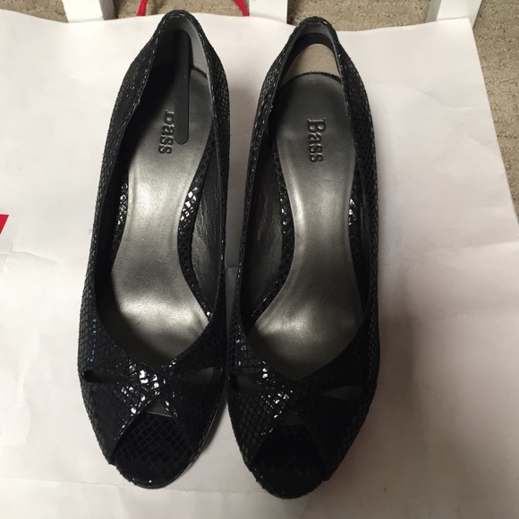 BASS: black heels