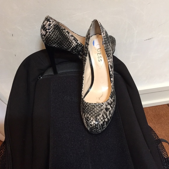 Guess snakeskin platform pump