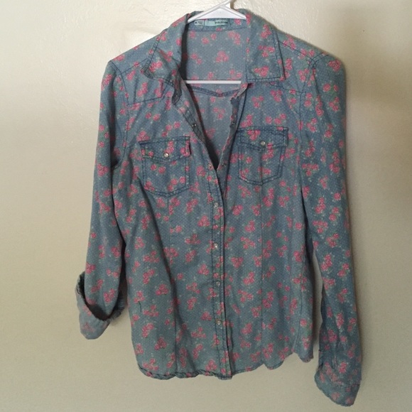 ✨BOGO✨Button up floral pattern blouse - Picture 1 of 3