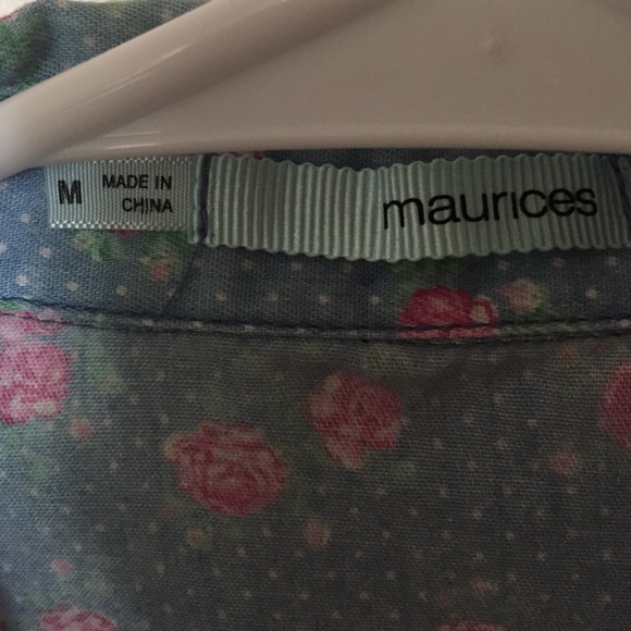 ✨BOGO✨Button up floral pattern blouse - Picture 2 of 3