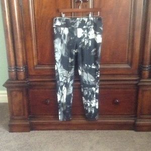 Vera Wang Yoga Pants