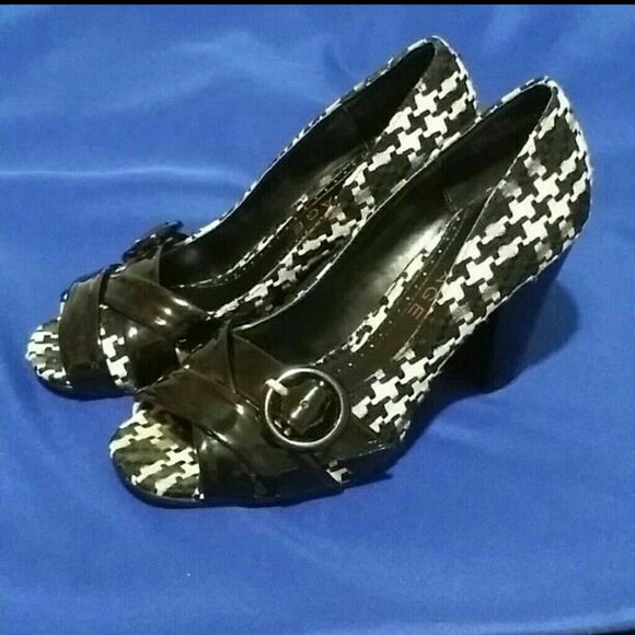 Rampage 7.5 houndstooth fabric  peep-toe heels
