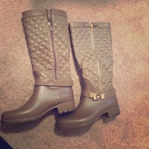 Tan boots ! Worn once!